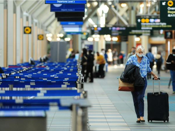 از جمله این مقررات نو، انجام آزمایش کرونا در داخل فرودگاه برای کلیه مسافران ورودی است